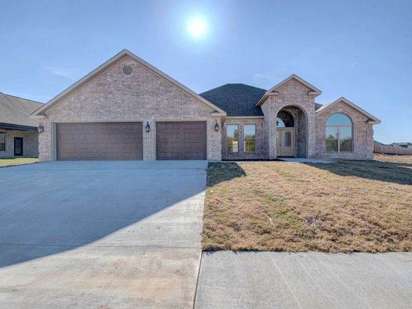 520 Corondelet Lane , Maumelle, AR 72113