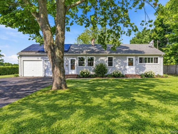 995 Schoolhouse Road , Cutchogue, NY 11935