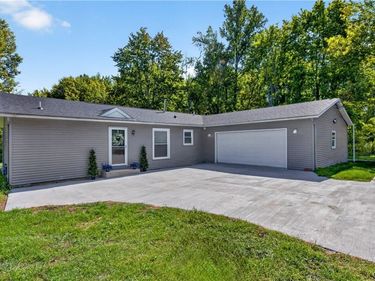 1134 County Route 12 , Pennellville, NY 13132