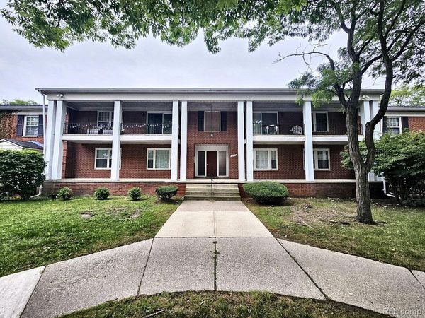 27718 W Echo Valley, Unit 216, Farmington Hills, Mi 48334