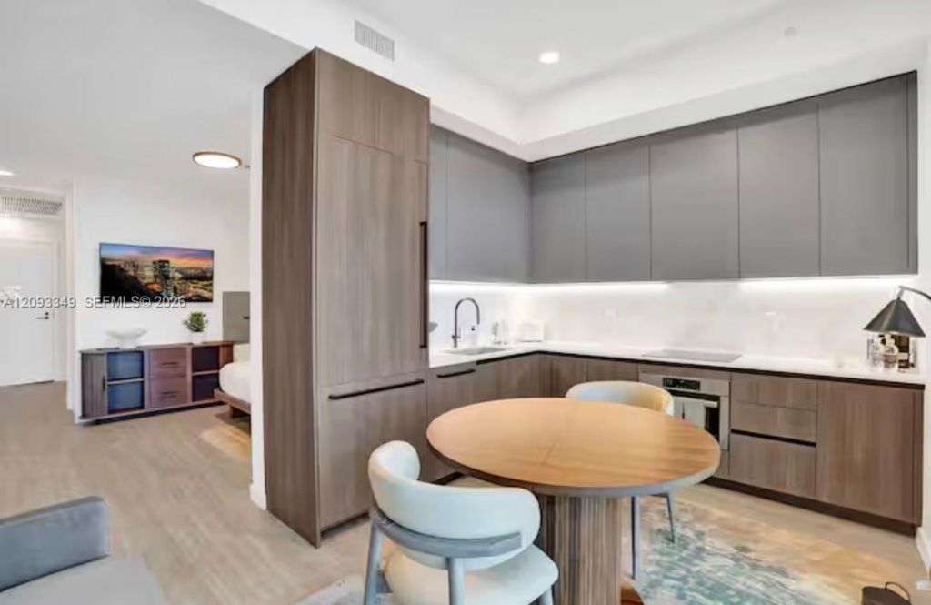 580 72nd St , Unit 1905, Miami Beach, FL 33141 Photo