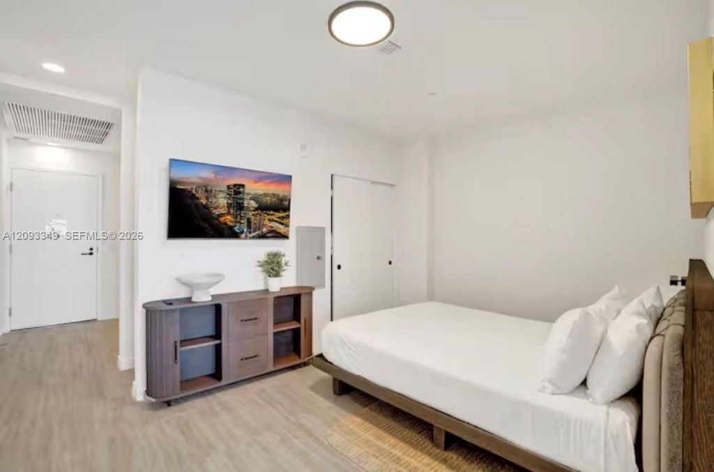 580 72nd St , Unit 1905, Miami Beach, FL 33141 Photo