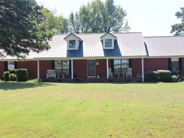 230 Summerglow Road , Russellville, AR 72802