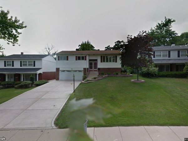 9121 Forest Drive , Hickory Hills, IL 60457