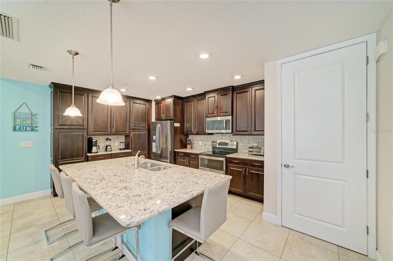 391 Aruba Circle , Unit 101, Bradenton, FL 34209 Photo