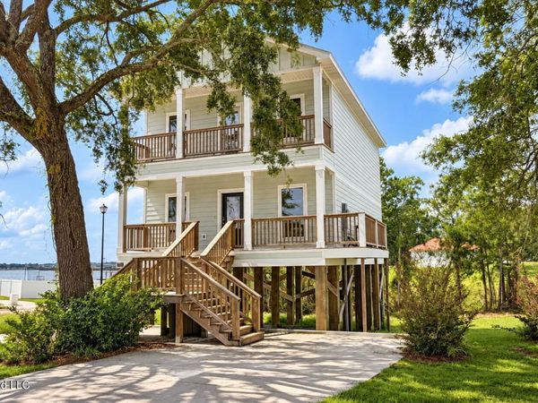 759 Baybreeze Drive, Biloxi, MS 39532