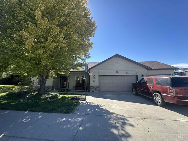 1581 NE Bedrock St, Mountain Home, ID 83647