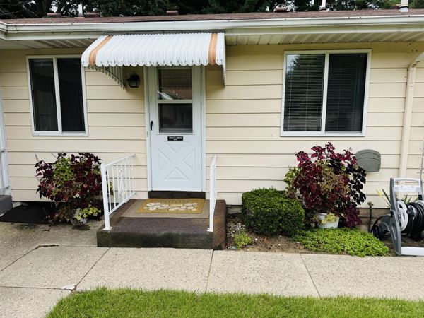 5831 Leisure South Drive SE, Kentwood, MI 49548