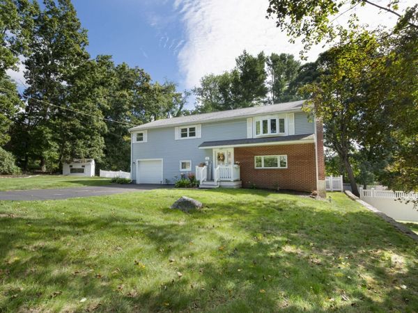 4 Carter Rd, Worcester, MA 01609