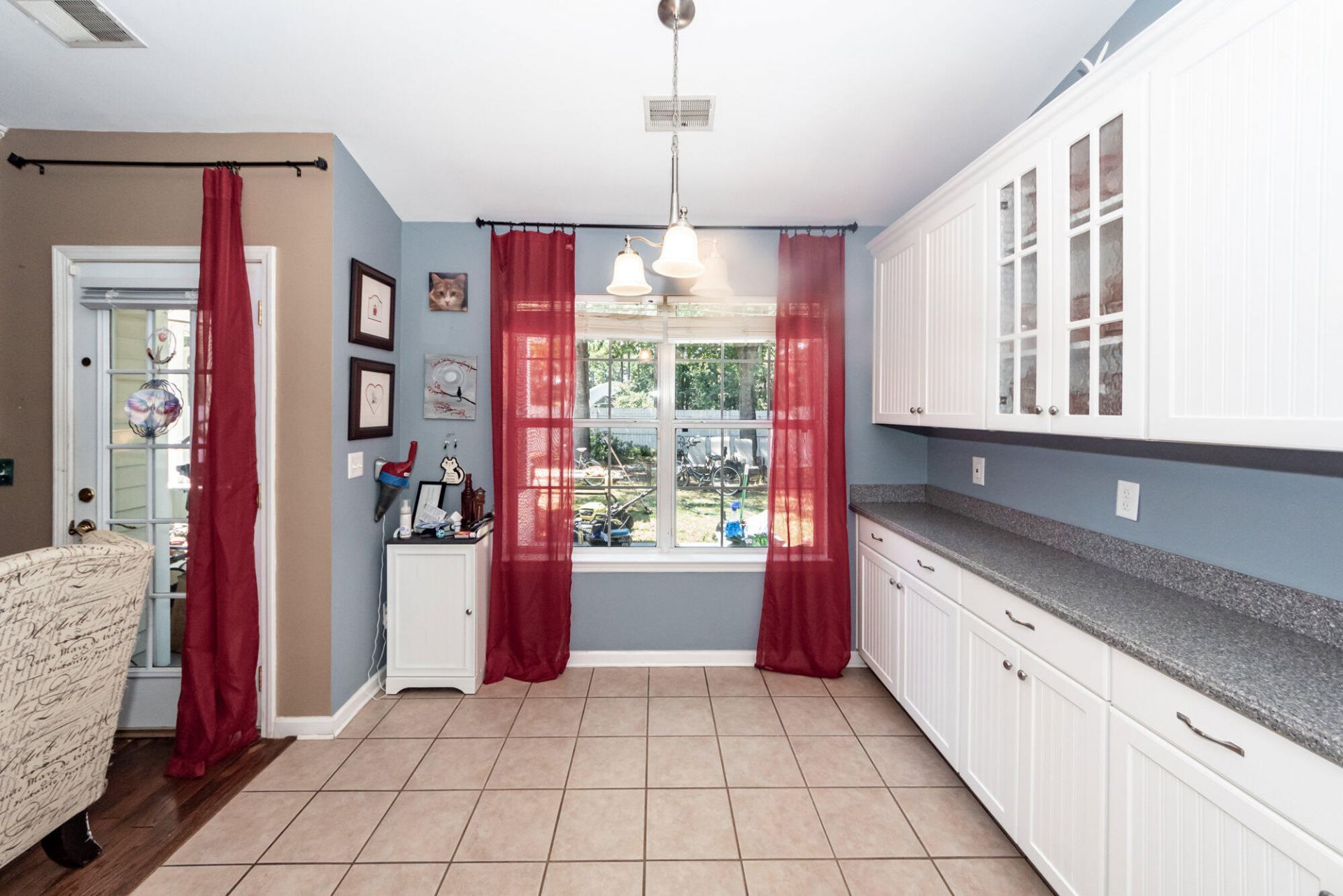 9017 Greenbriar Drive Photo 11