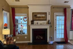 9017 Greenbriar Drive photo 4