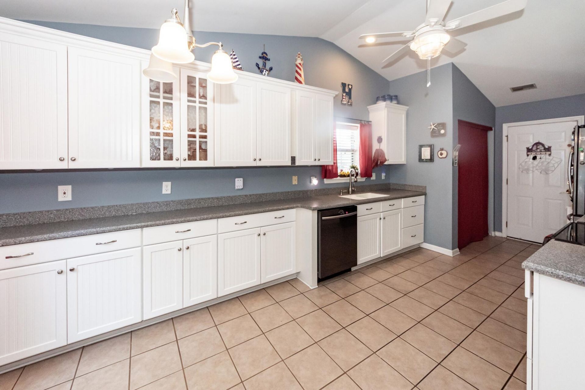 9017 Greenbriar Drive Photo 8