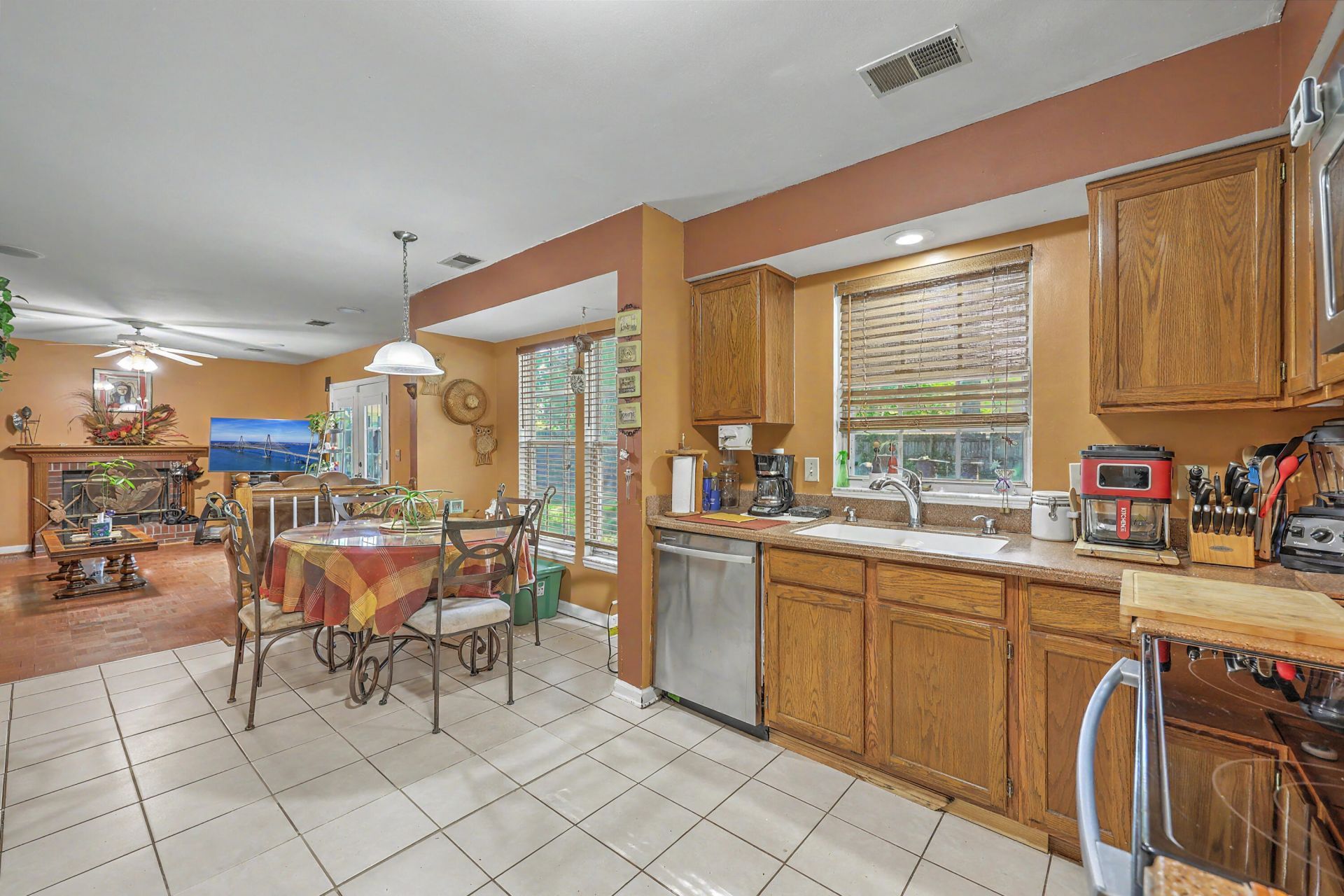 8475 Scotts Mill Drive Photo 12