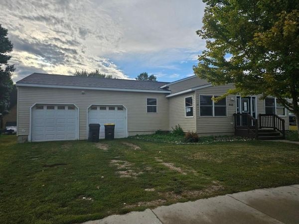 203 Euclid Avenue , Milroy, MN 56263
