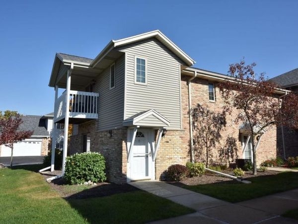 435 W Aspen DRIVE, Unit 15, Oak Creek, WI 53154