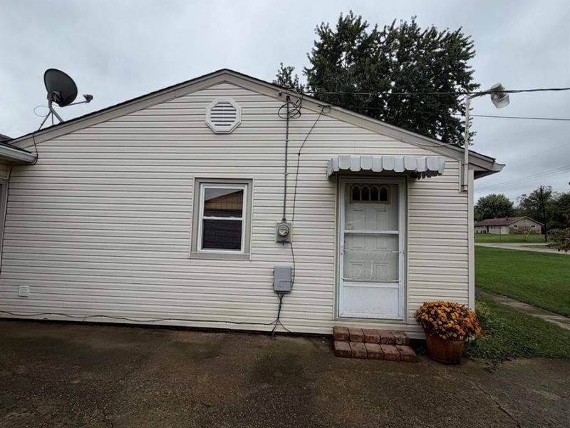 300 Maple Avenue, Carlisle, OH 45005 Photo 3