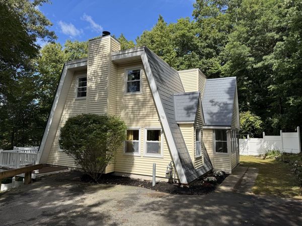 121 Copperfield Rd, Worcester, MA 01602