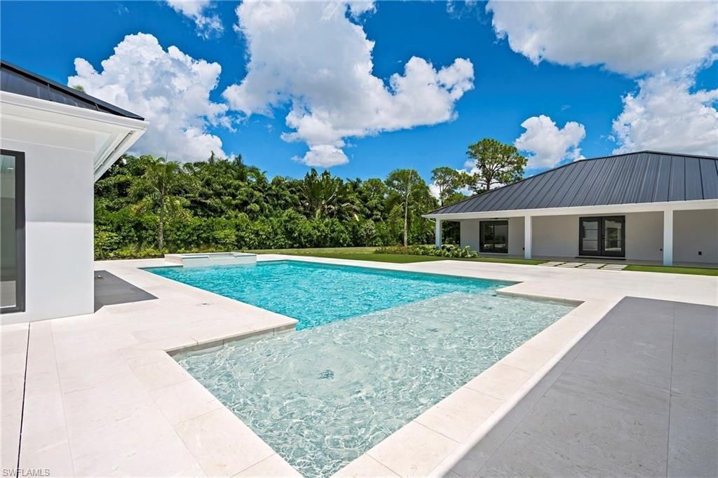 620 Carica Rd , Naples, FL 34108 Photo