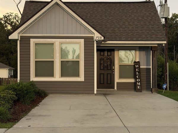 708 S Bienville Ave, Gonzales, LA 70737