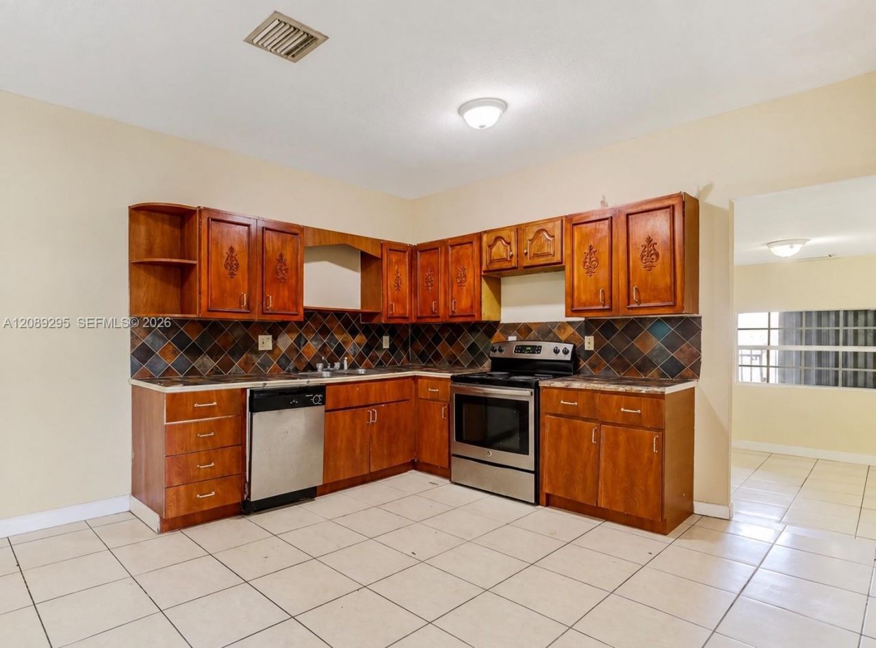 800 NW 46th St, Miami, FL 33127 Photo