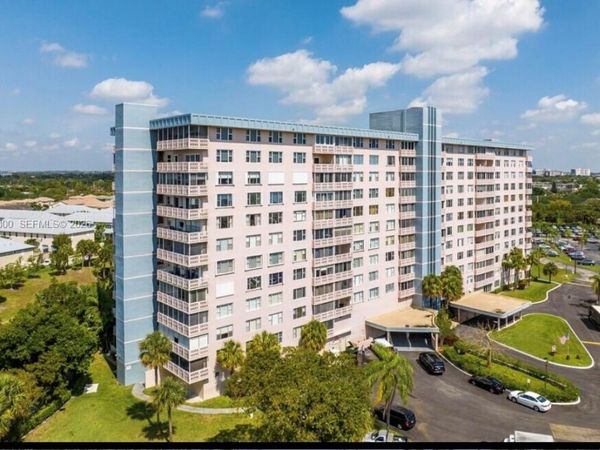 3800 Hillcrest Dr, Unit 523, Hollywood, FL 33021