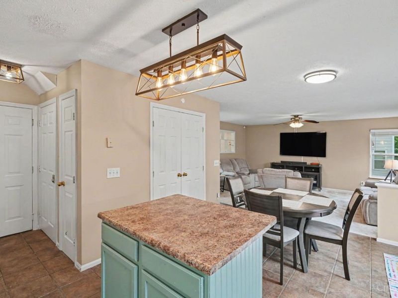 9648 Fallshill Circle, Springfield Township, OH 45231 Photo 10