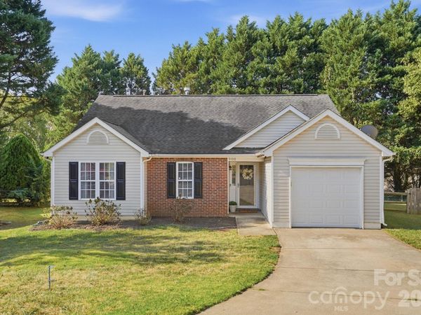 9100 Royal Highlands Court, Charlotte, NC 28277