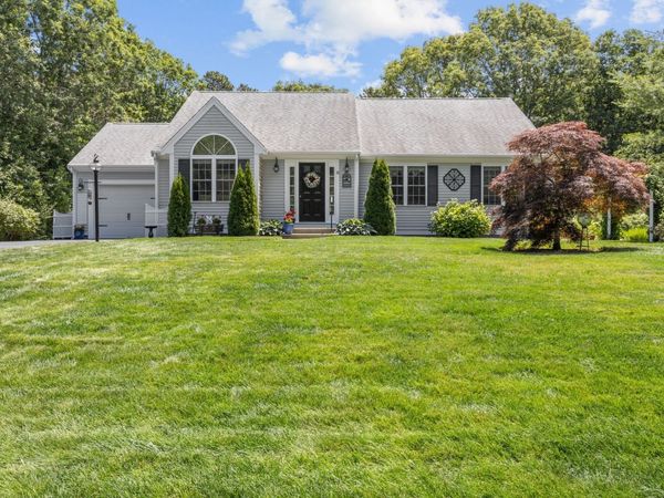 18 Pleasant Wood Dr, Sandwich, MA 02563