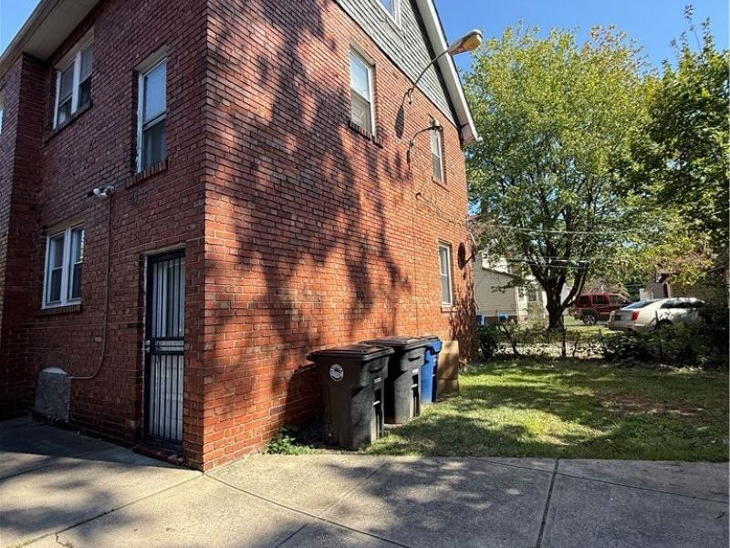 1426 E 175th Street, Cleveland, OH 44110 Photo 2