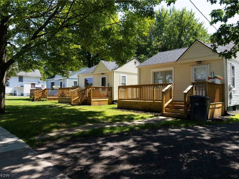 1182 Youngstown Road SE, Warren, OH 44484 Photo 1