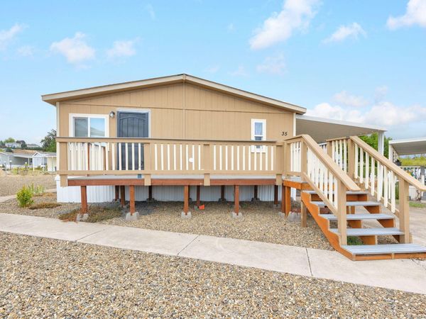 4729 S Pacific Highway, Unit 35, Phoenix, OR 97535