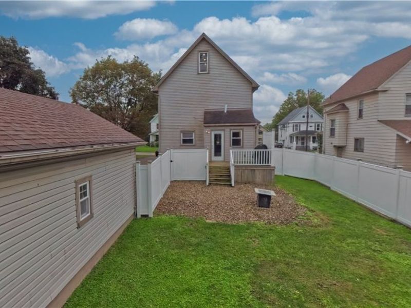 326 E Wilson Avenue, Girard, OH 44420 Photo 2