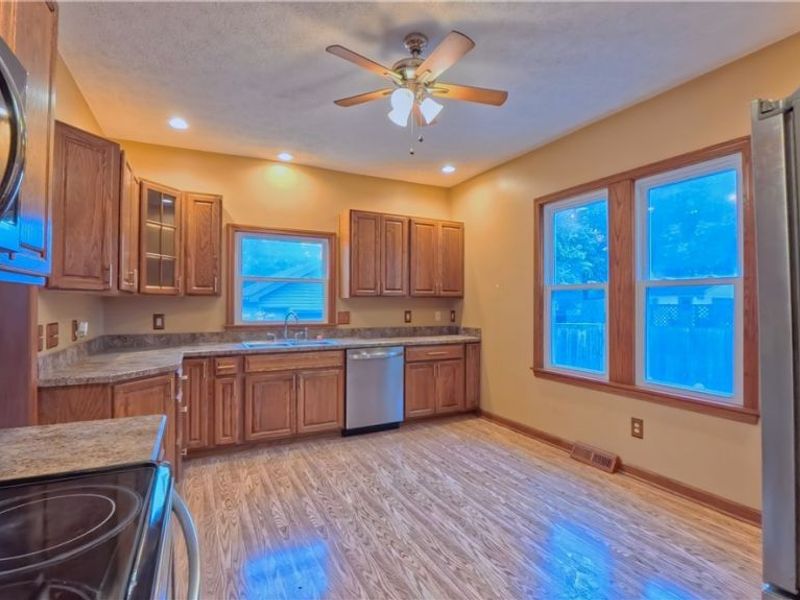 326 E Wilson Avenue, Girard, OH 44420 Photo 3
