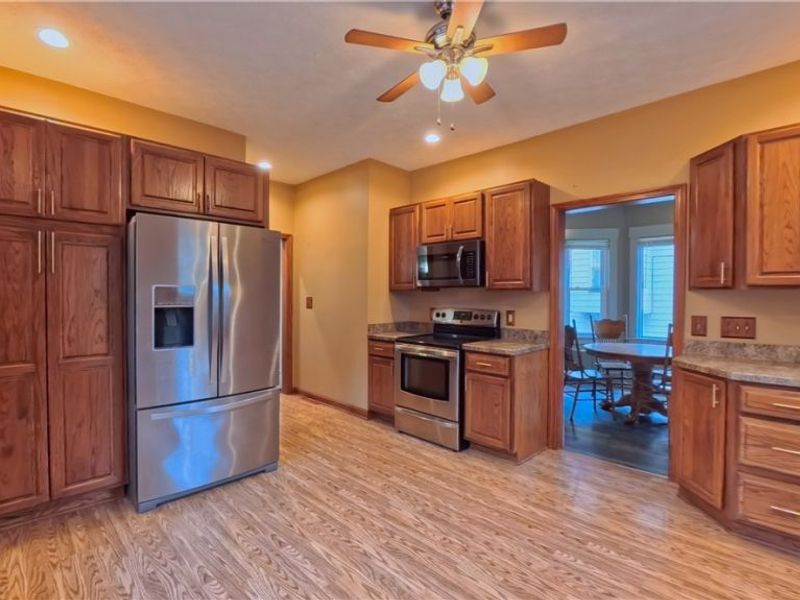 326 E Wilson Avenue, Girard, OH 44420 Photo 4