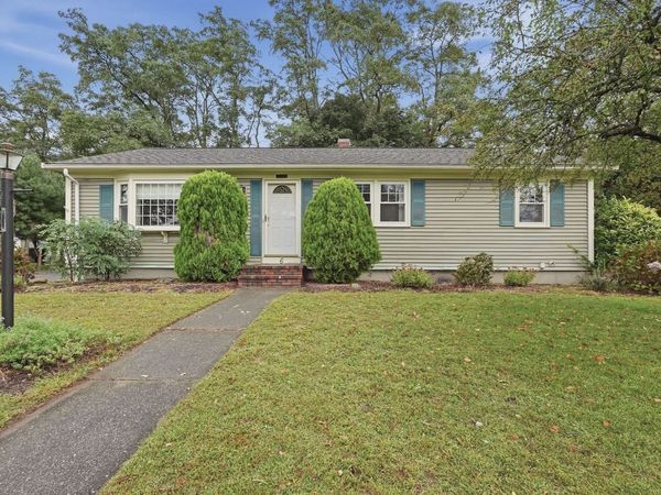 6 Lincoln Dr, Fairhaven, MA 02719