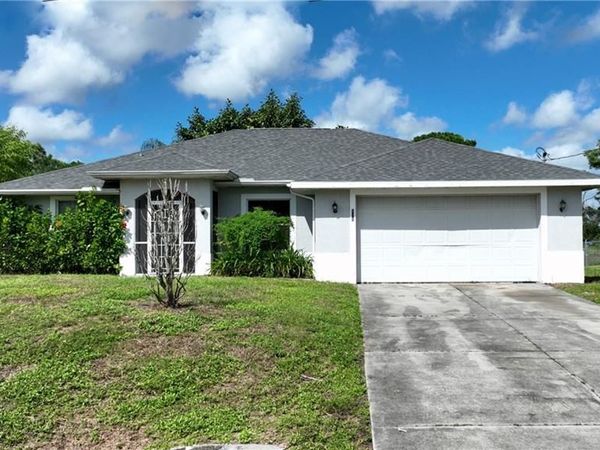 528 Empire AVE S, LEHIGH ACRES, FL 33974