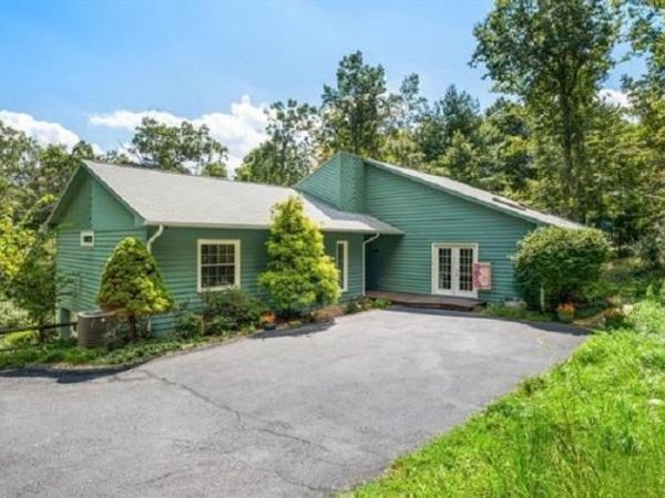 28 LITTLE CHESTNUT LN, LYNDHURST, VA 22952