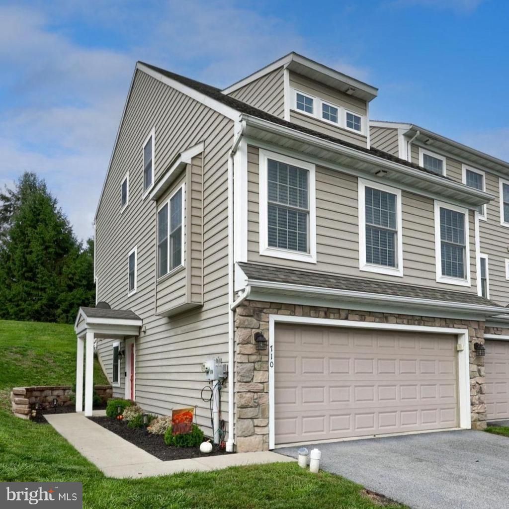 710 KELLER DRIVE , LITITZ, PA 17543