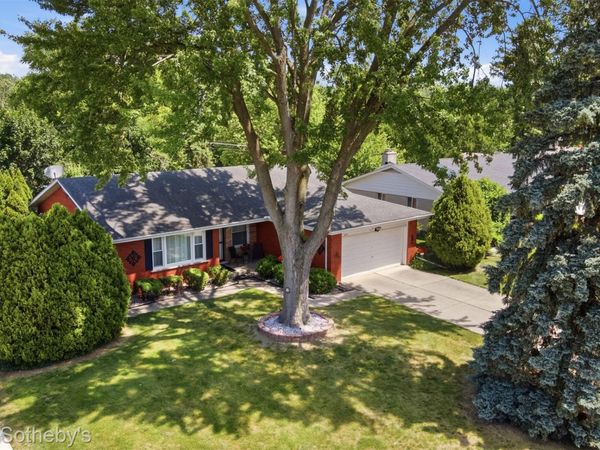 6344 Campus Drive , Dearborn Heights, Mi 48127
