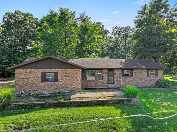 3288 Chestnut Avenue, Coloma, MI 49038
