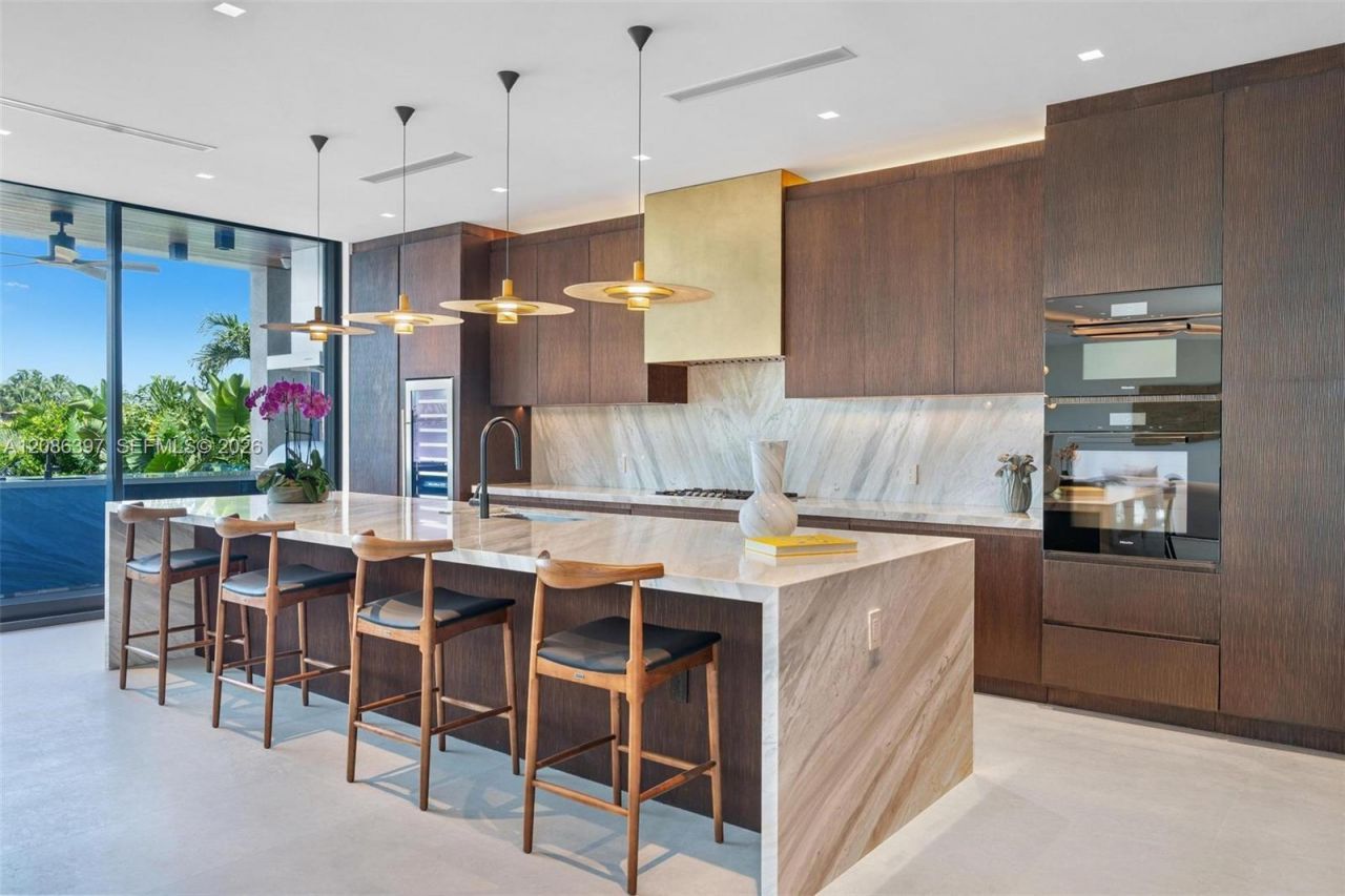 857 N Shore Dr , Miami Beach, FL 33141 Photo