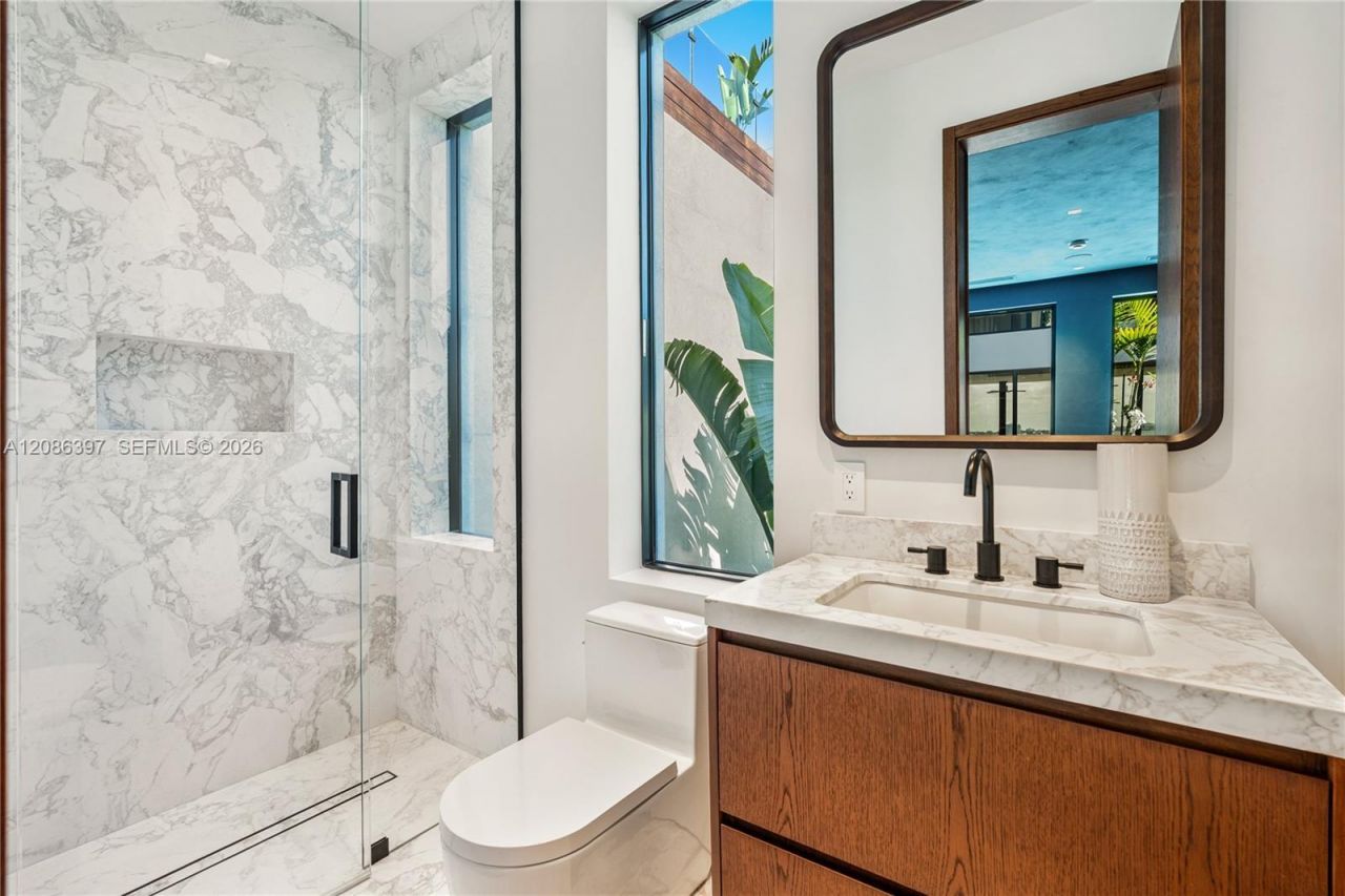 857 N Shore Dr , Miami Beach, FL 33141 Photo