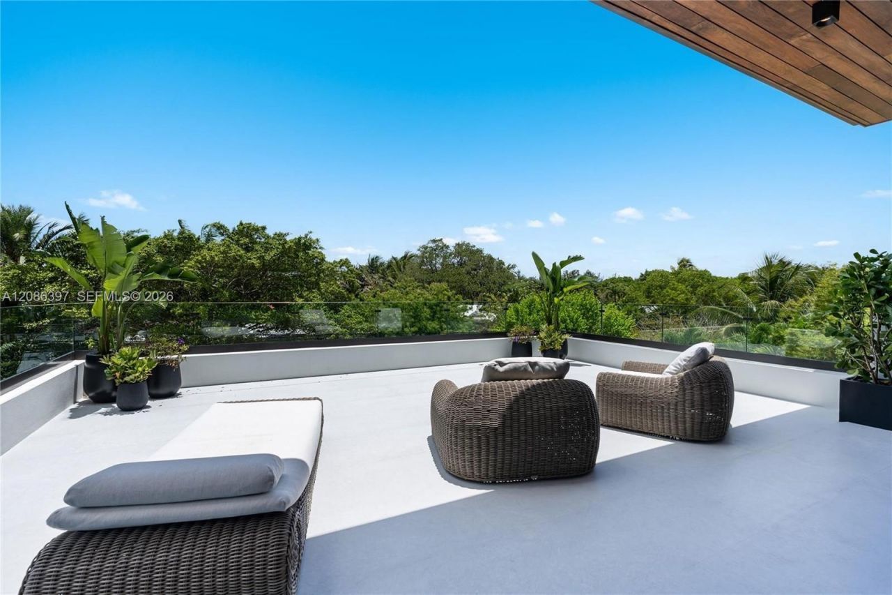 857 N Shore Dr , Miami Beach, FL 33141 Photo