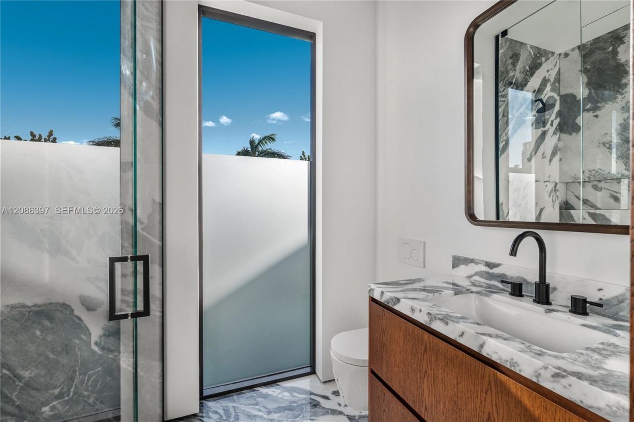 857 N Shore Dr , Miami Beach, FL 33141 Photo