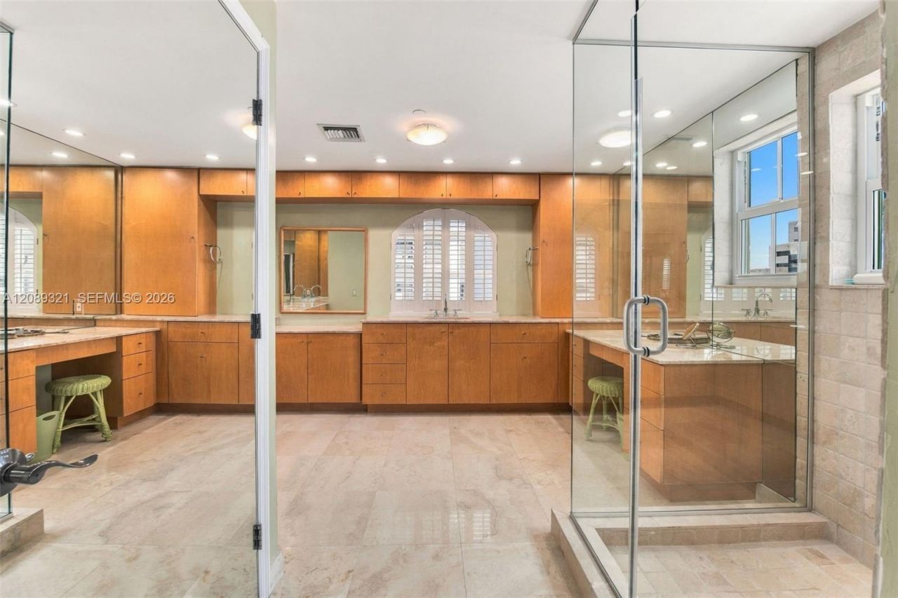 610 Valencia Ave, Unit 502, Coral Gables, FL 33134 Photo