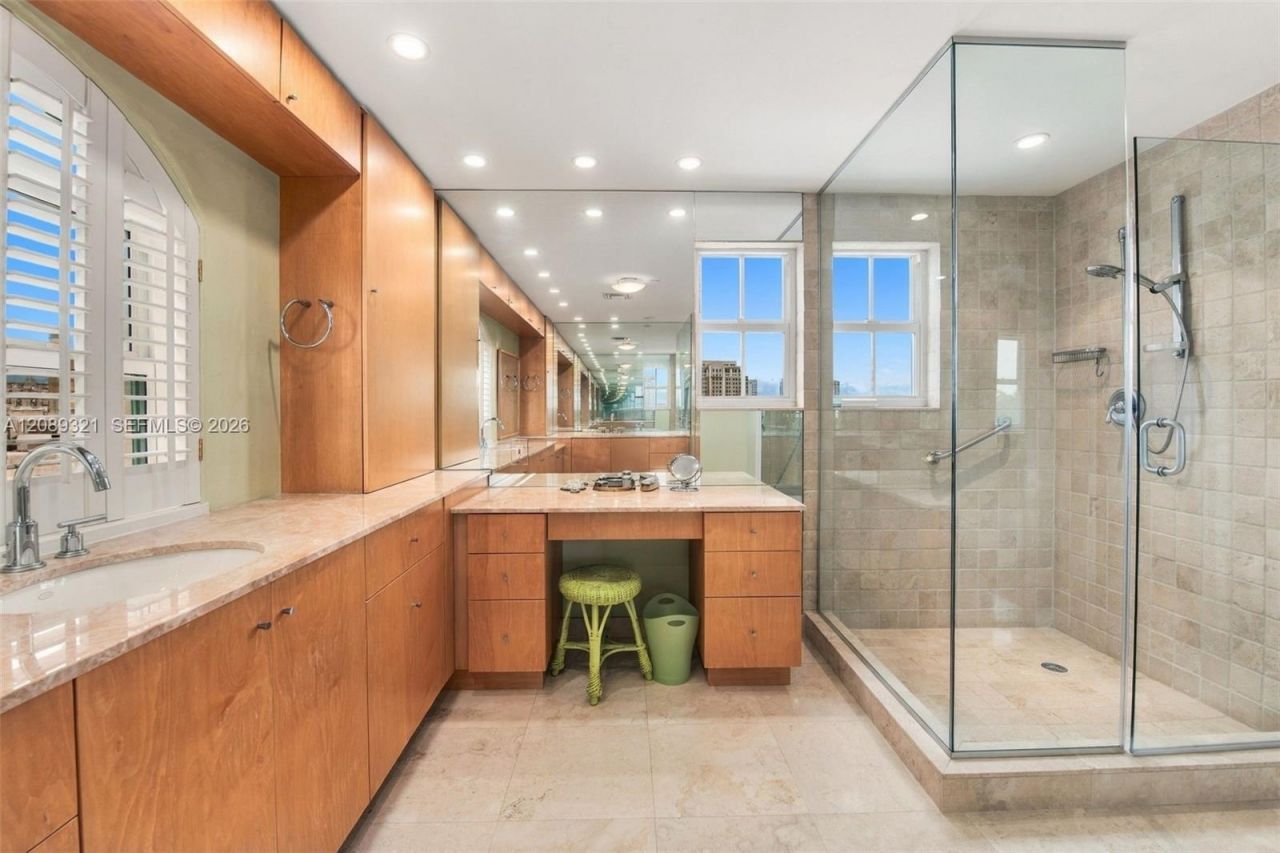 610 Valencia Ave, Unit 502, Coral Gables, FL 33134 Photo