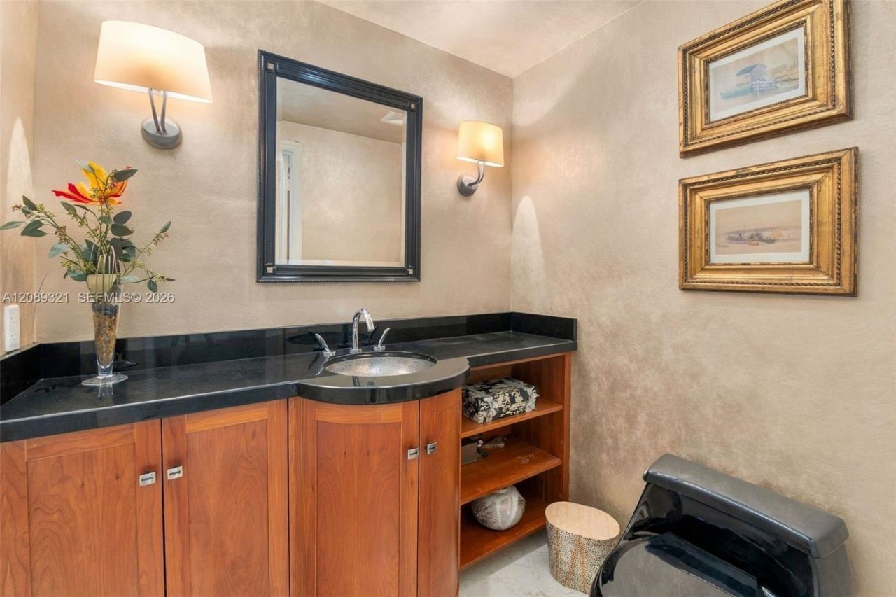 610 Valencia Ave, Unit 502, Coral Gables, FL 33134 Photo