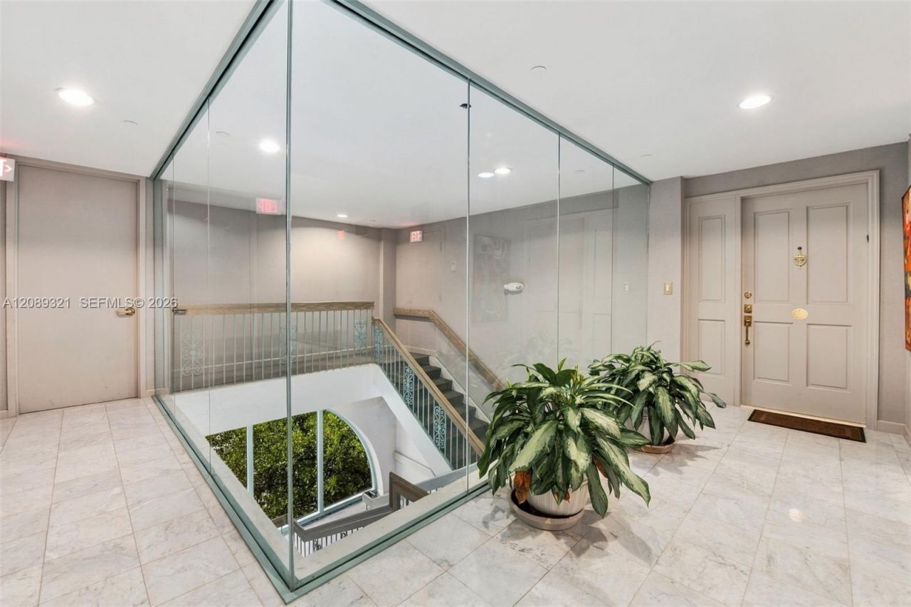 610 Valencia Ave, Unit 502, Coral Gables, FL 33134 Photo