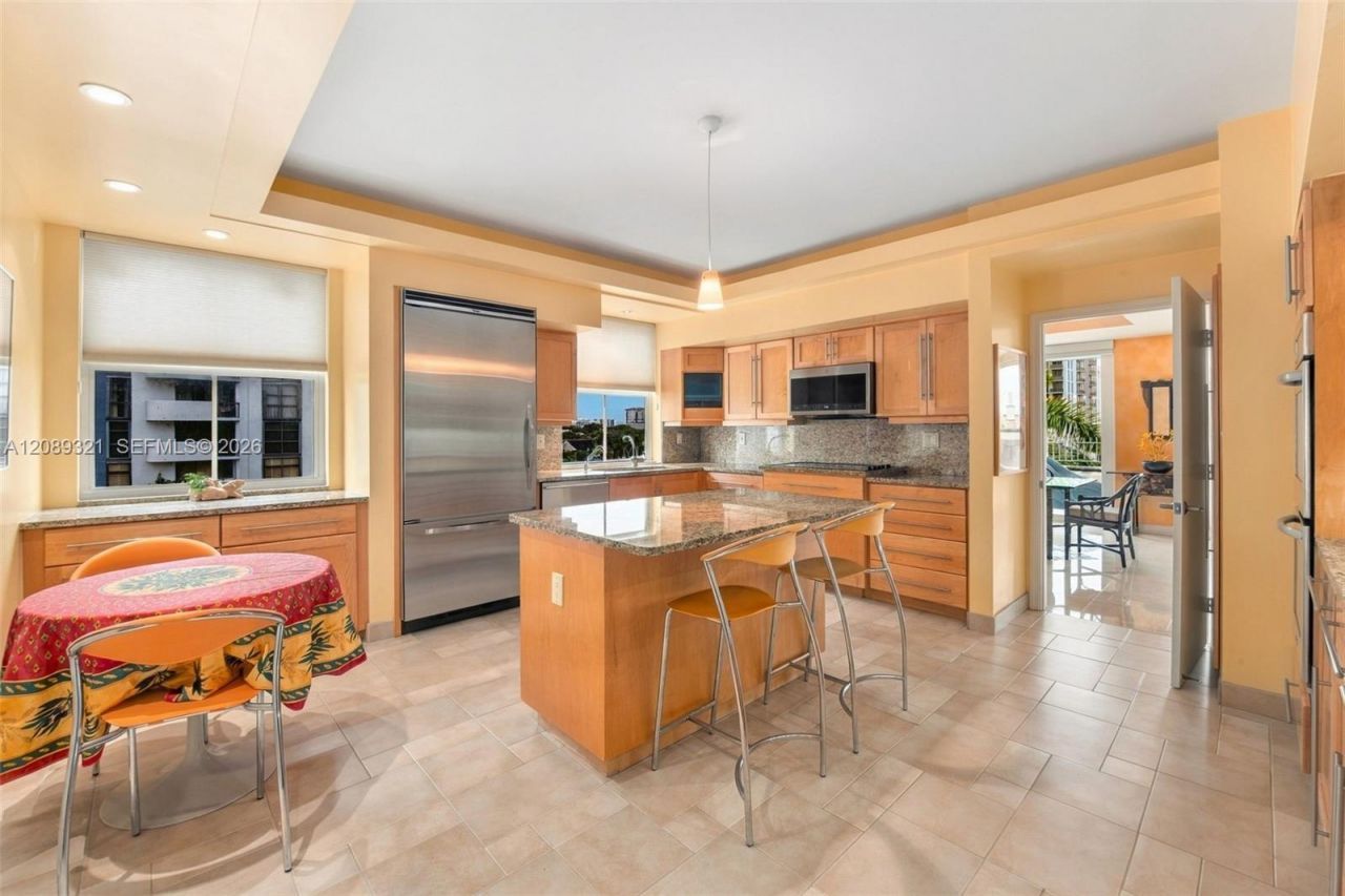 610 Valencia Ave, Unit 502, Coral Gables, FL 33134 Photo