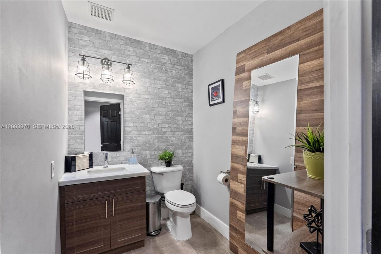 1767 W 37th St, Unit 10, Hialeah, FL 33012 Photo